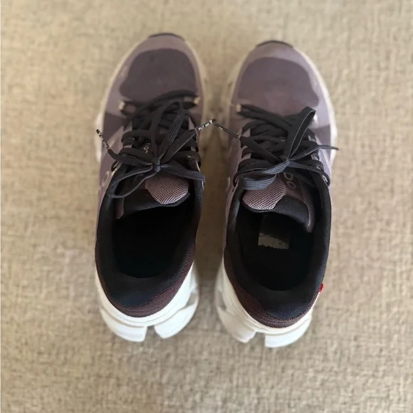 On Running Cloudflyer 4 in Purple and Cream - Picture 6 of 8